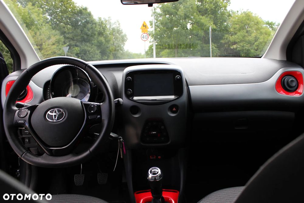 Toyota Aygo x - 12