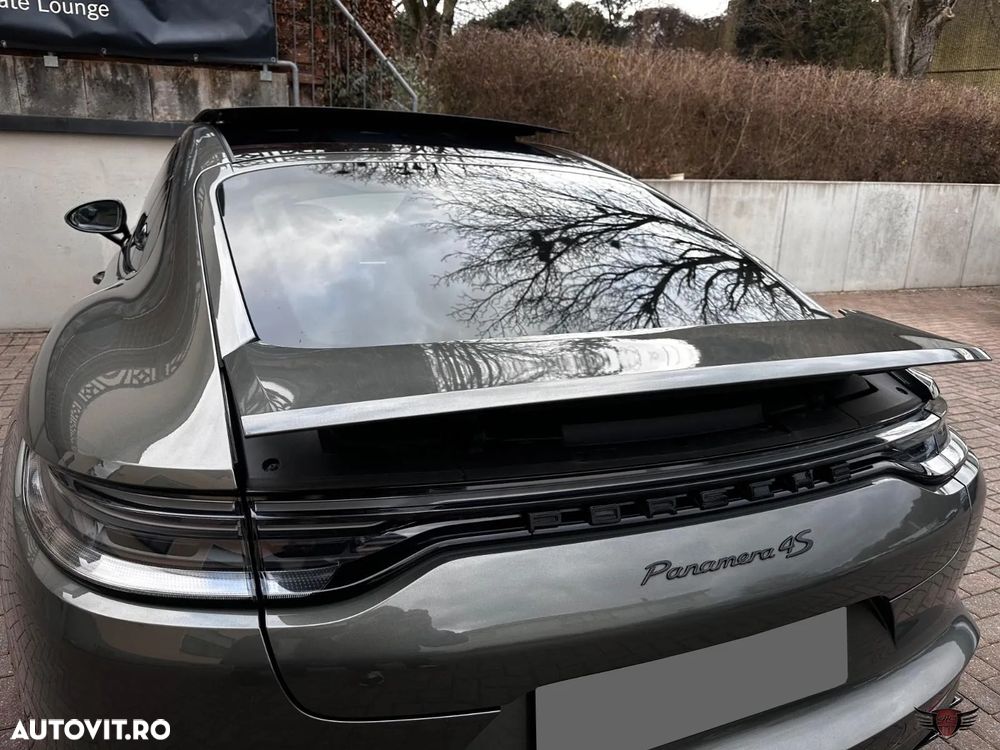 Porsche Panamera 4S Executive - 28