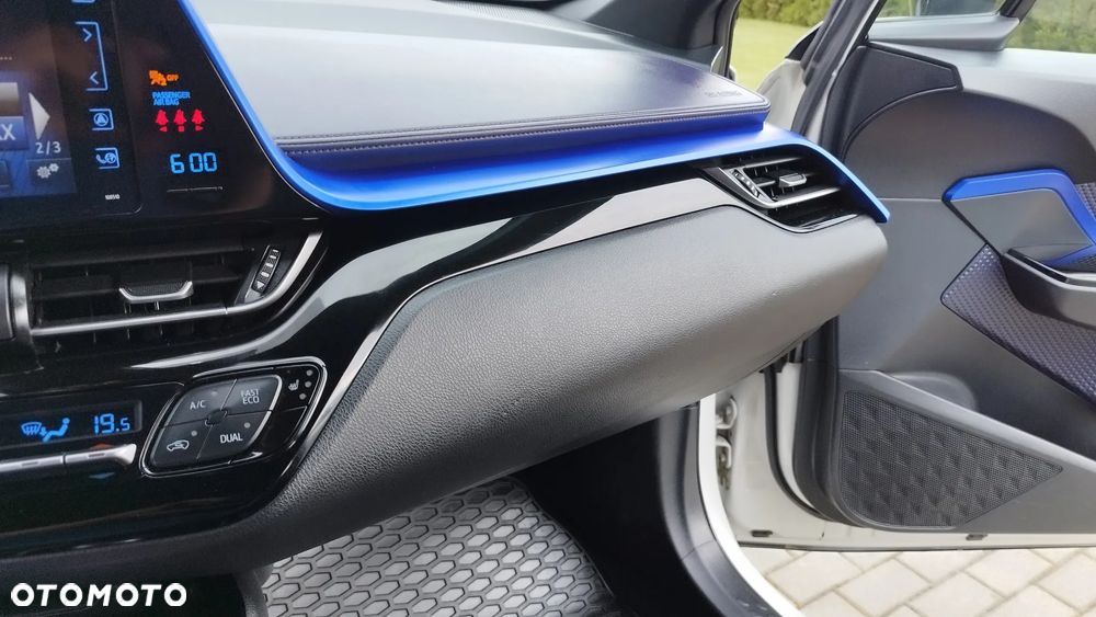 Toyota C-HR 1.2 T GPF Premium CVT 4x4 - 24