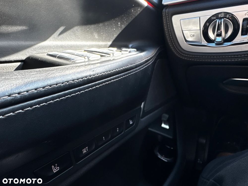 BMW Seria 7 750i xDrive - 12