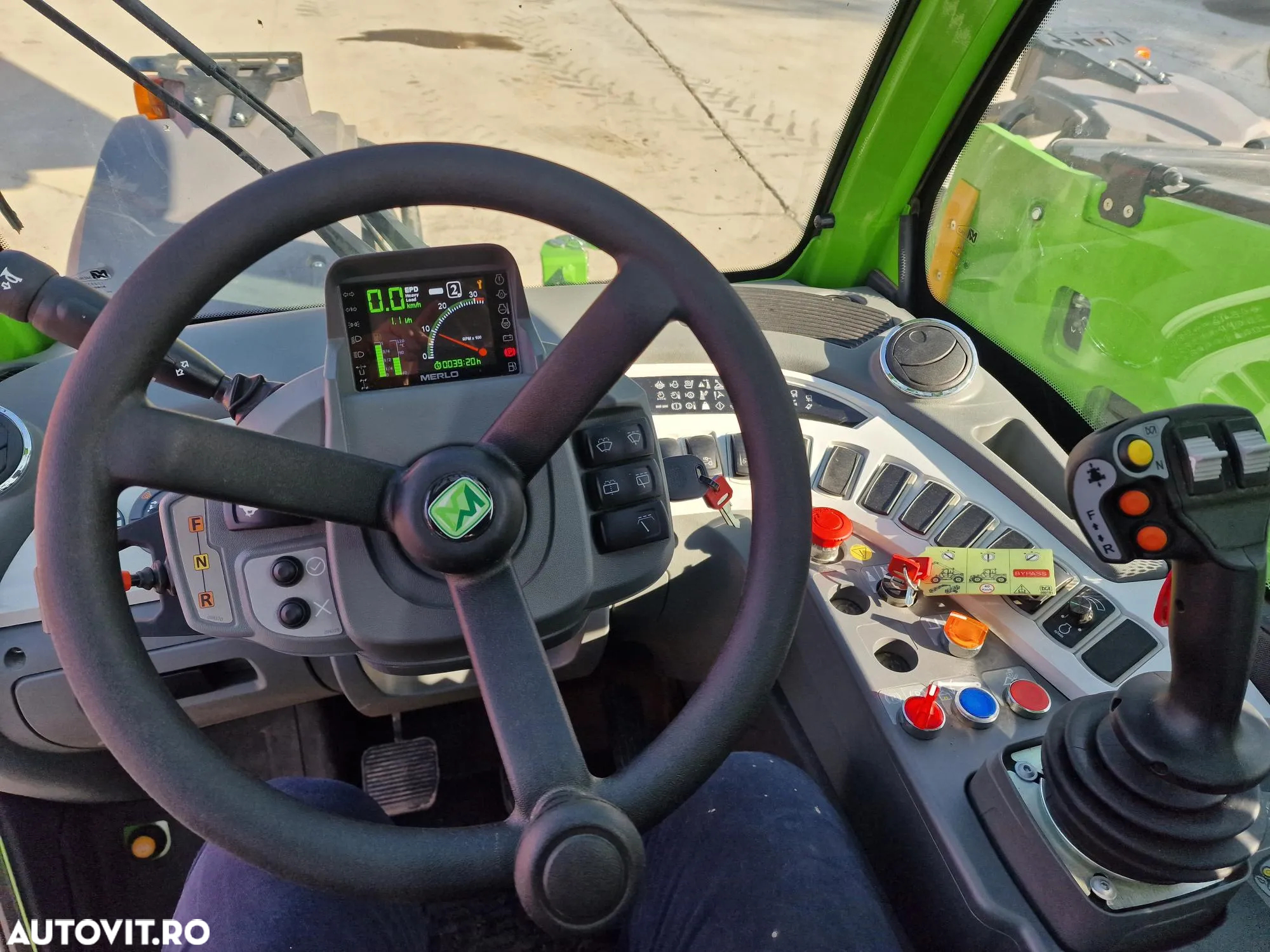 Merlo TF33.7,2024, 172h EX DEMO, Aer conditionat, Cupla rapida, furci, cupa 2,5mc, garantie 1 an, posibilitate leasing 5 ani, stare CA NOU, PROMOTIE 69900 EUR+Tva - 3
