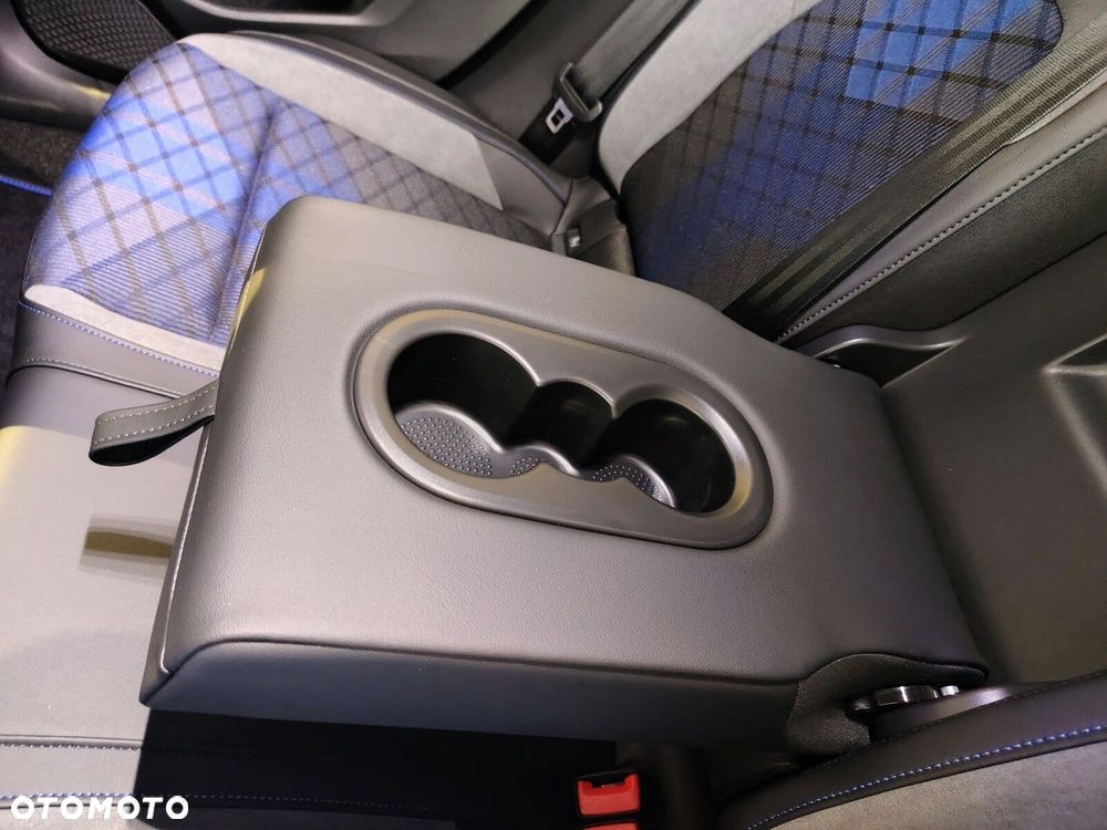 Volkswagen Golf - 24