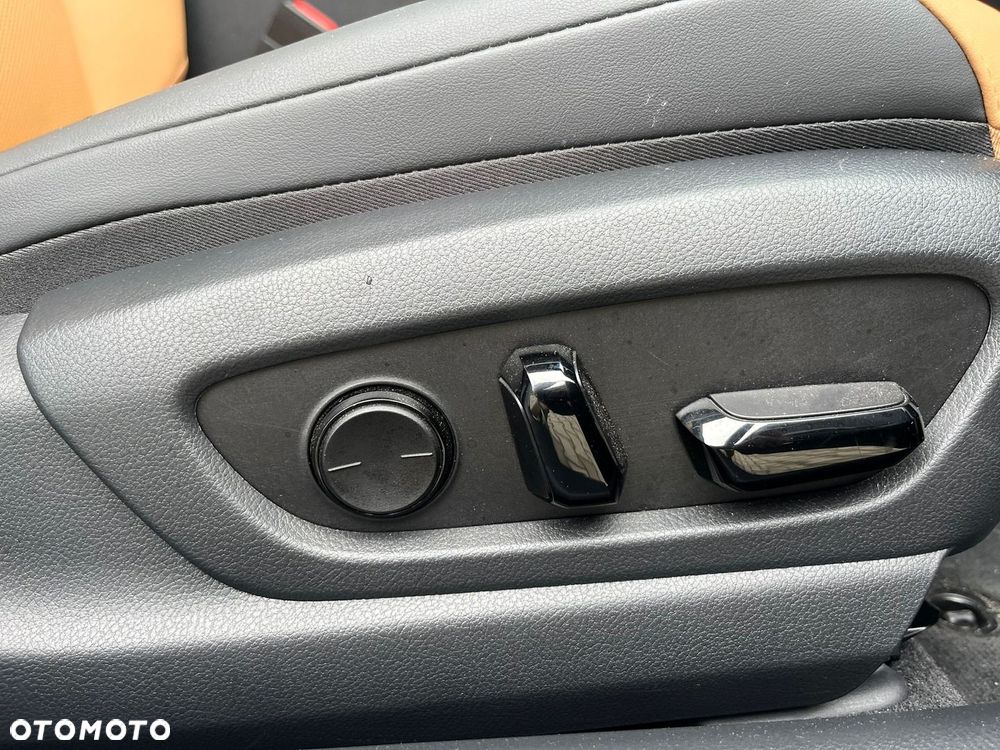 Lexus ES 300h Business Edition - 32