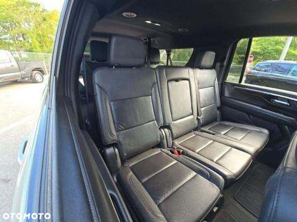 Chevrolet Suburban - 5