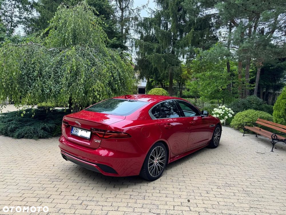 Jaguar XE 2.0 D180 R-Dynamic S - 9