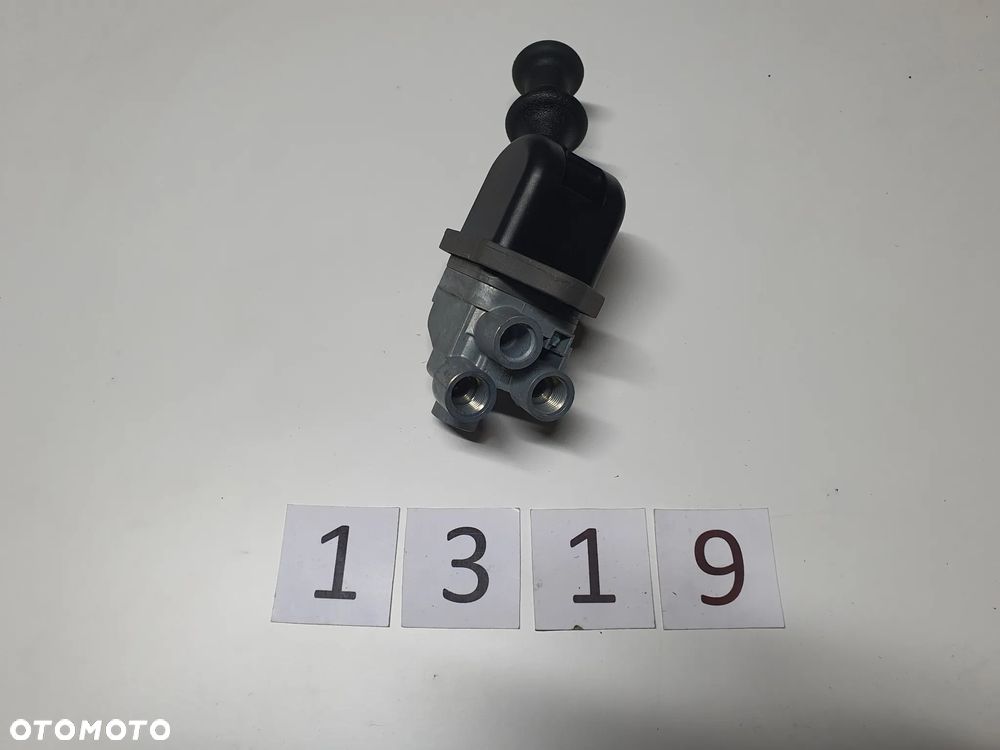 Dźwignia, manetka, zawór hamulca ręcznego Mercedes Actros, Atego, Axor, Econic Knorr-Bremse K038804 - 2