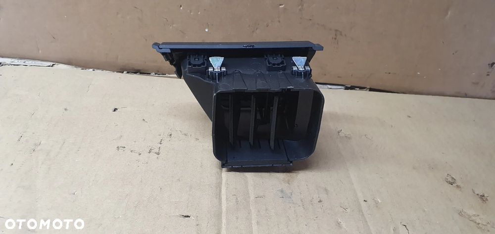 Kratka nawiewu powietrza prawa Renault Trafic IV 687508261R 687601409R - 5