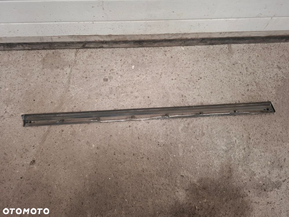 Listwa Drzwi Drzwiowa Prawy Przód Dolna Audi A3 8P 5D Sportback - 9