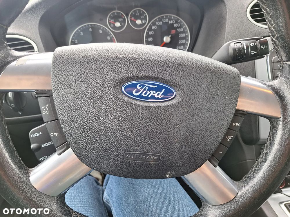 Ford Focus 1.8 FF Ambiente - 11