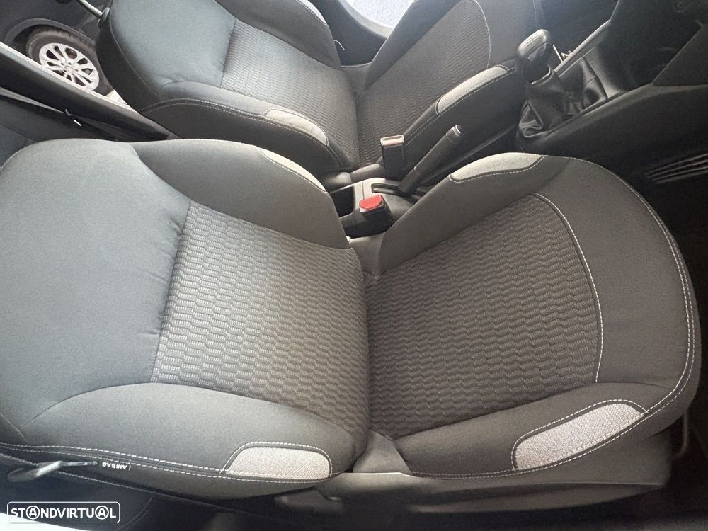 Peugeot 208 1.2 PureTech Signature - 19