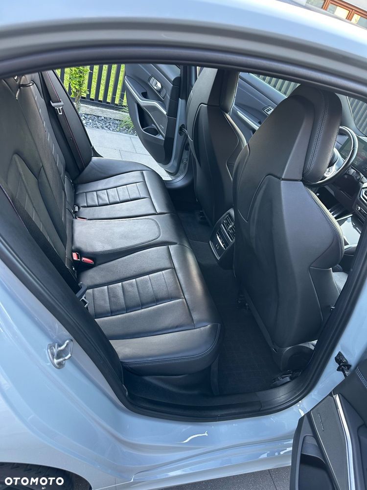 BMW Seria 3 320i xDrive M Sport - 10