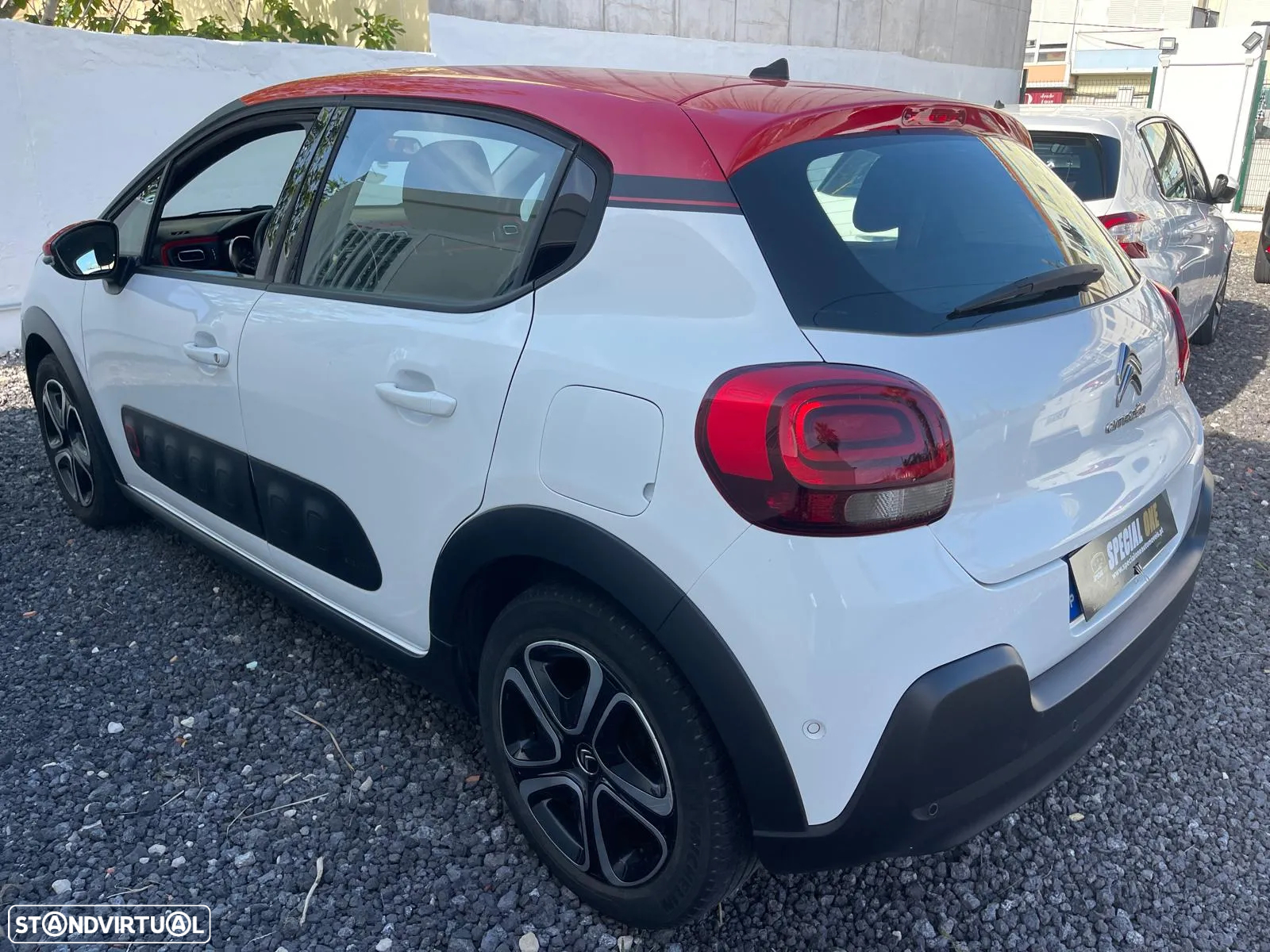 Citroën C3 1.2 PureTech Shine EAT6 - 2