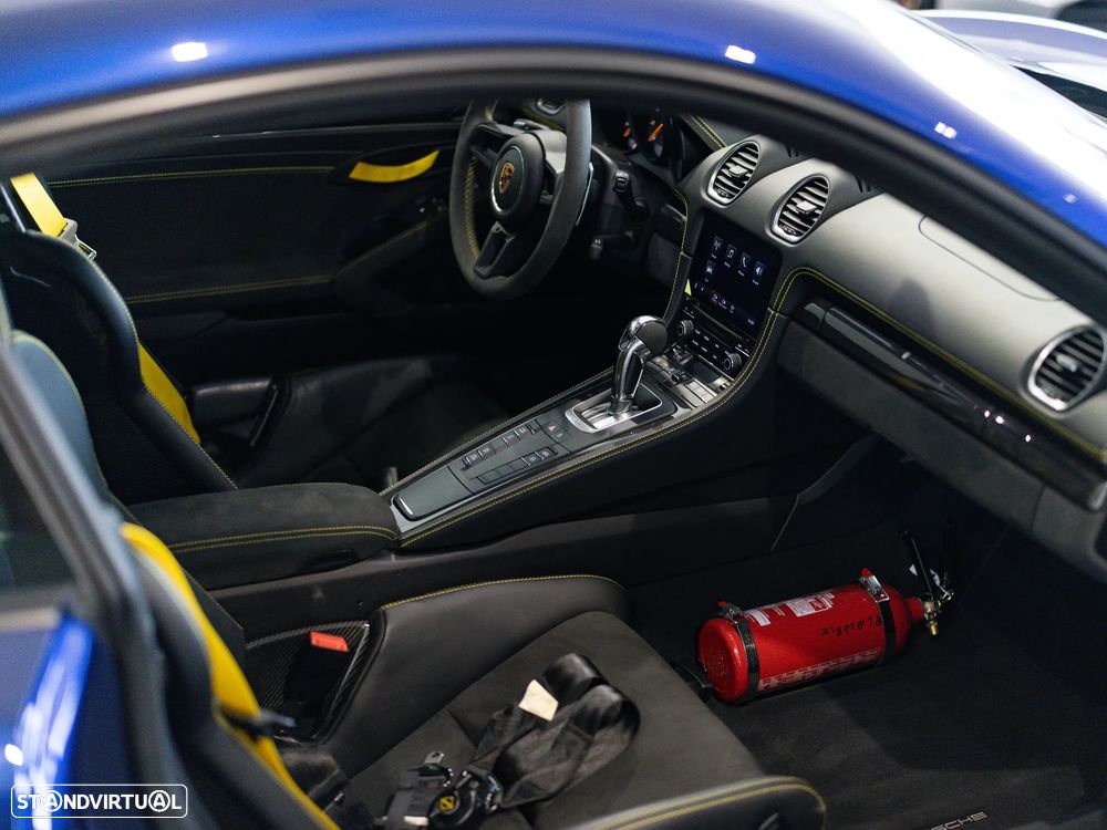 Porsche 718 Cayman GT4 PDK - 42