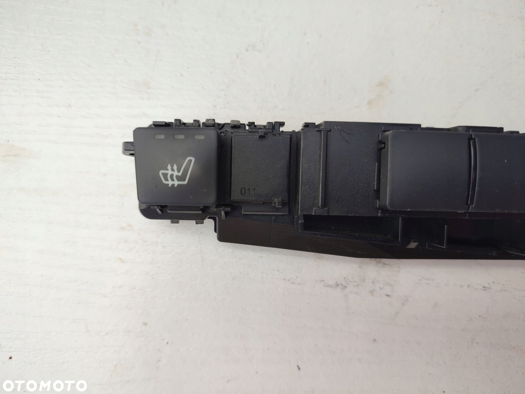 Panel podgrzewania foteli MERCEDES GLK X204 EUROPA A2048703951 - 2