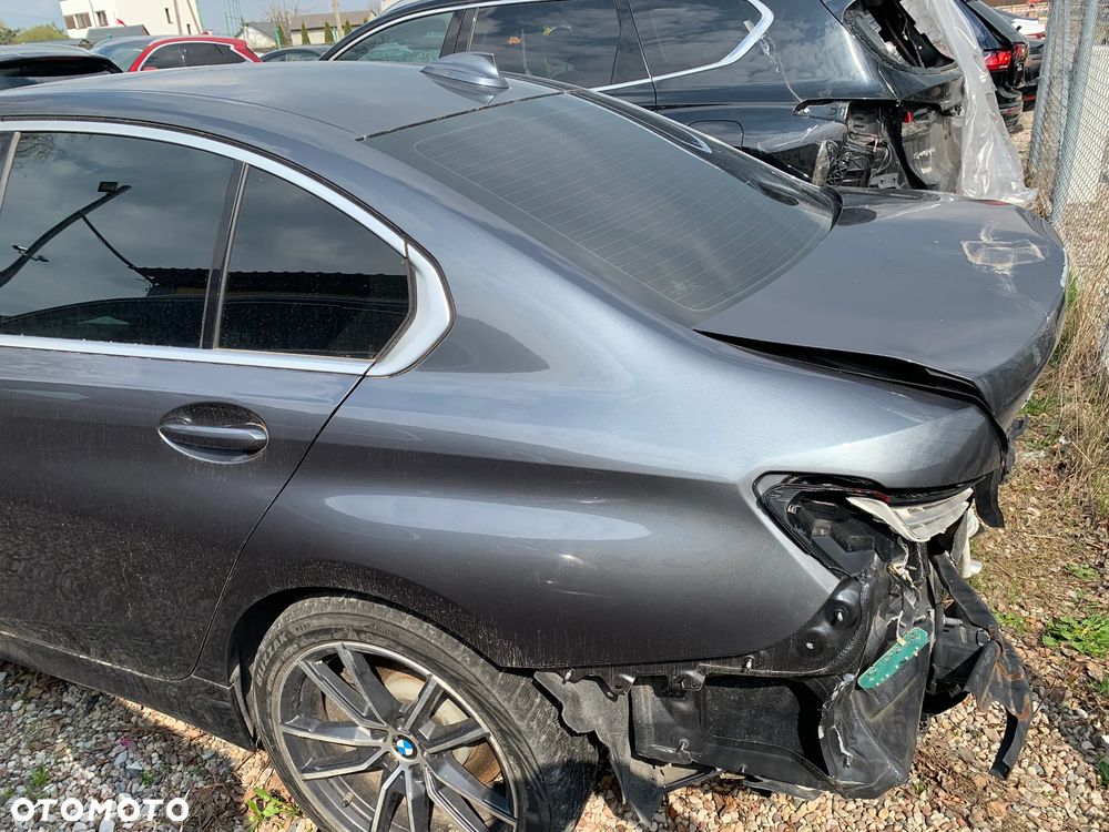 BMW Seria 3 330i xDrive - 9