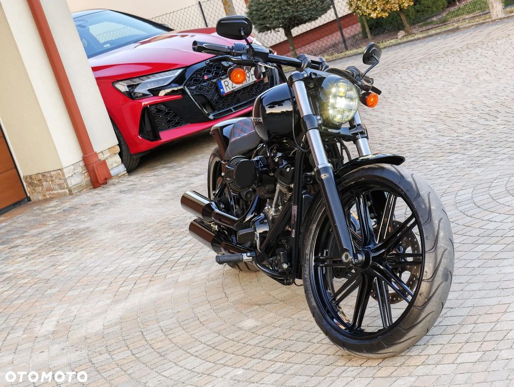 Harley-Davidson Softail Breakout - 14