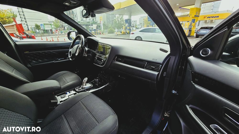 Mitsubishi Outlander - 12