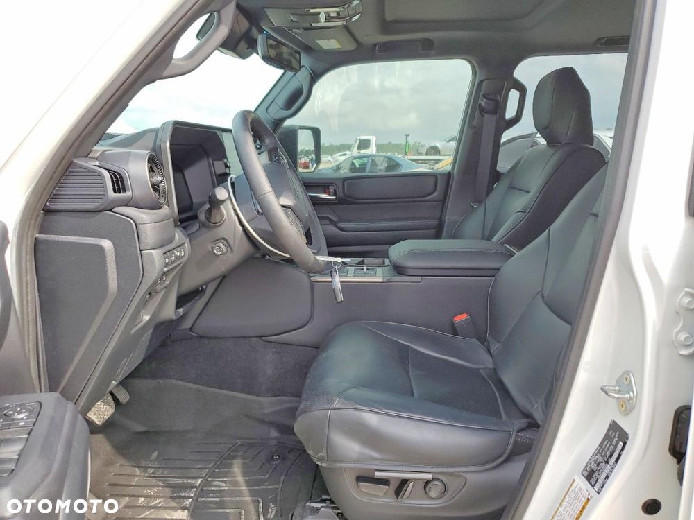 Toyota Land Cruiser - 7