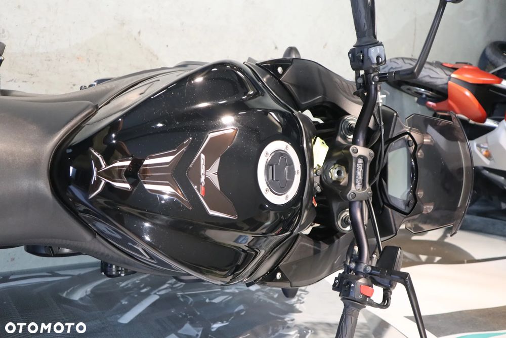 Suzuki GSX - 13