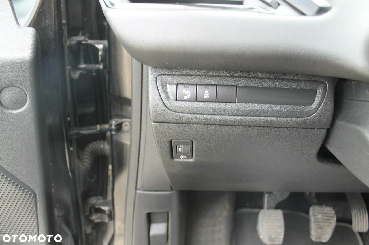 Peugeot 208 - 18