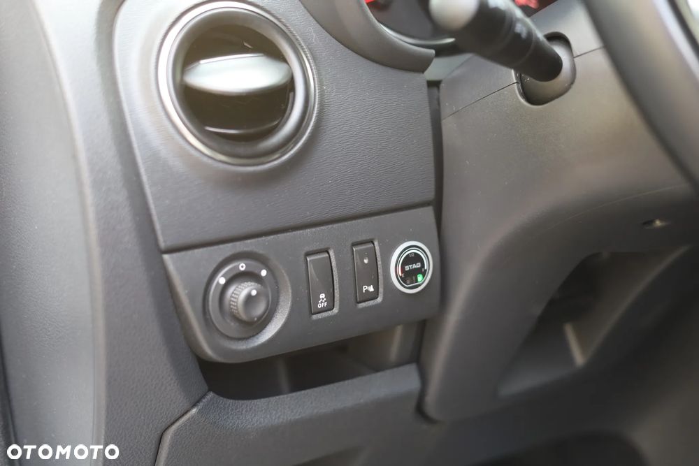 Dacia Lodgy 1.6 SCe Stepway S&S - 23