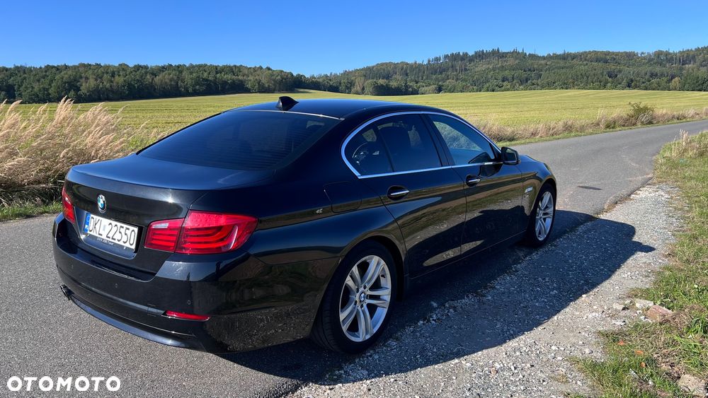 BMW Seria 5 525d xDrive - 9
