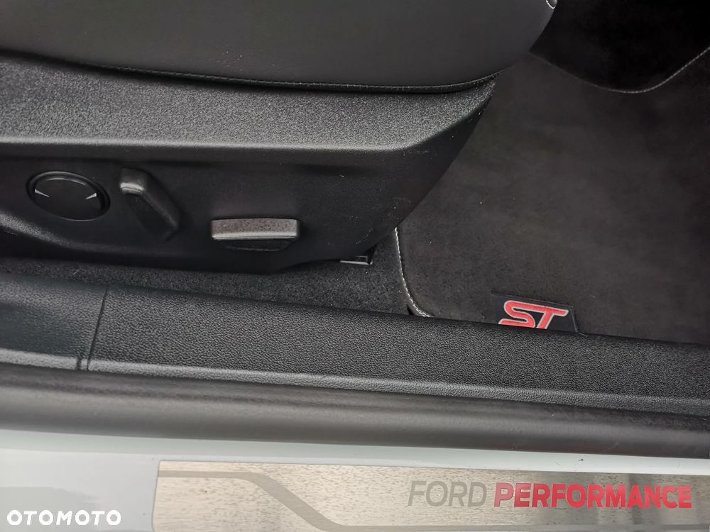 Ford Focus 2.0 EcoBlue S&S ST mit Styling-Paket - 25