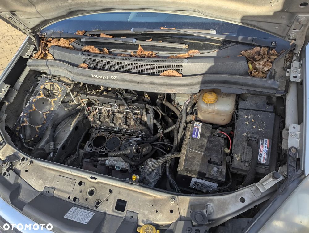 OPEL Zafira B 1.6 2005 na części - 11