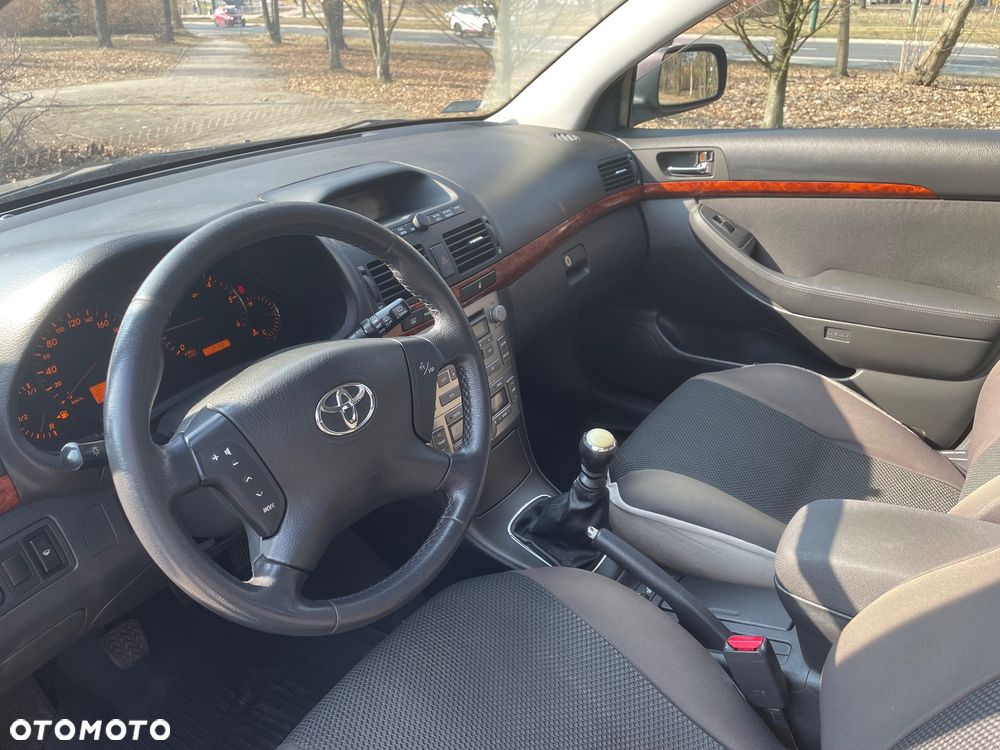 Toyota Avensis 2.2 D-4D Executive - 5