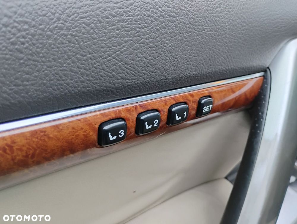 Toyota Land Cruiser - 22