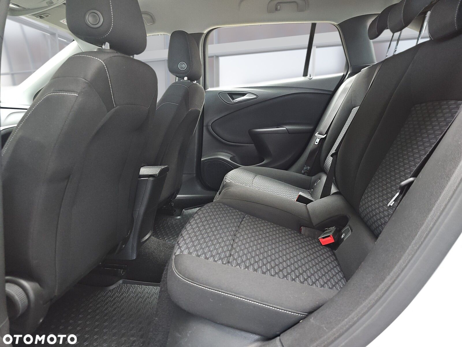 Opel Astra V 1.2 T Edition S&S - 17