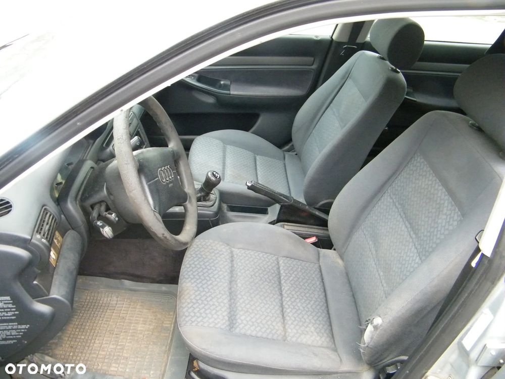 Audi A4 B5 (94-01r.) 1.6 B 100KM. Silnik ADP pasuje do AHL, ANA, ARM Skrzynia CTD lakier LY7M. Cały na części. GWARANCJA !!!  Przód Tył Zestaw Komplet Drzwi Klapa Zderzak Błotnik Maska Grill Atrapa Szyba Pas Lampa Lusterko Boczki Fotel Kanapa Kokpit Deska Rozdzielcza Przełącznik Włącznik Sterownik Przewody Wiązka Instalacja Moduł Komputer Czujnik Listwa Pompa Alternator Wtryski Głowica Rozrusznik Kompresor Sprzęgło Dwumas Silnik Skrzynia ABS Klimatyzacji Paliwa Wspomagania Kolektor Turbina Przepustnica Zawór Chłodnica Koło Hak Belka Sanki Zawieszenie Mcpherson Półoś Amortyzator Wydech Tłumik Zacisk Most - 9