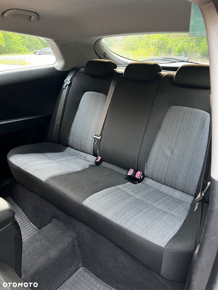 Kia Ceed - 13