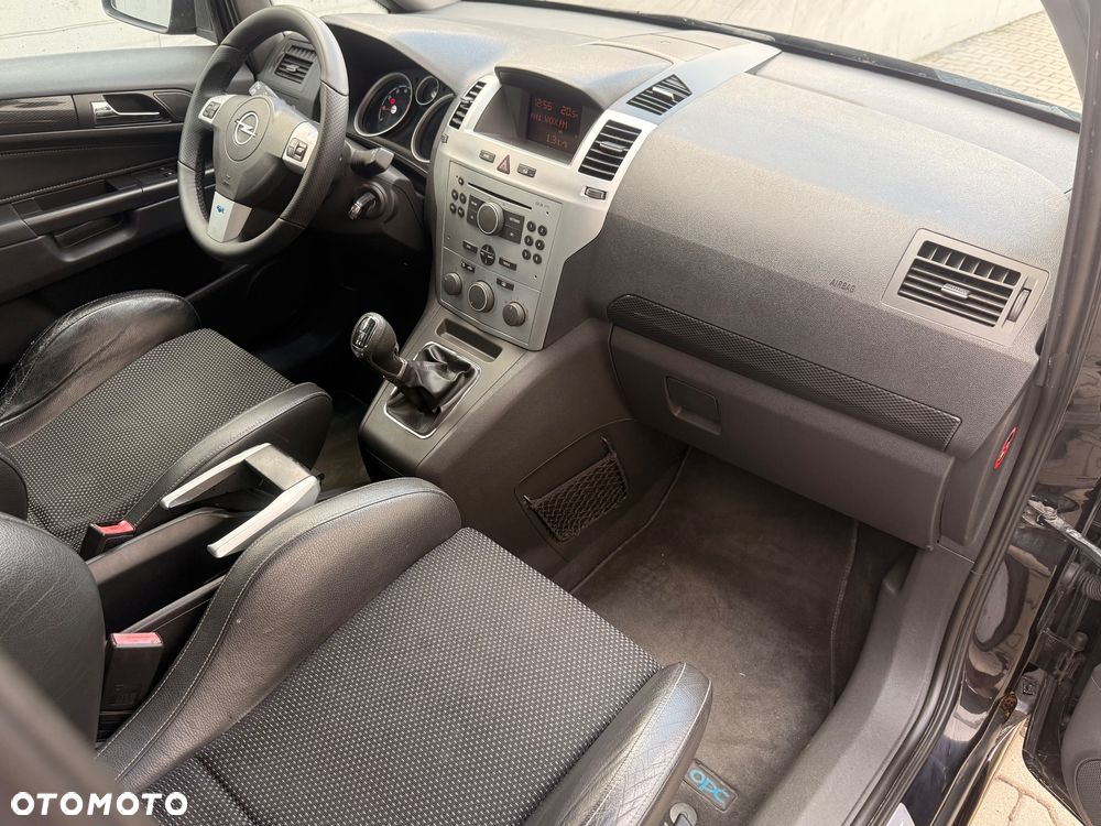 Opel Zafira 2.0 T OPC - 17