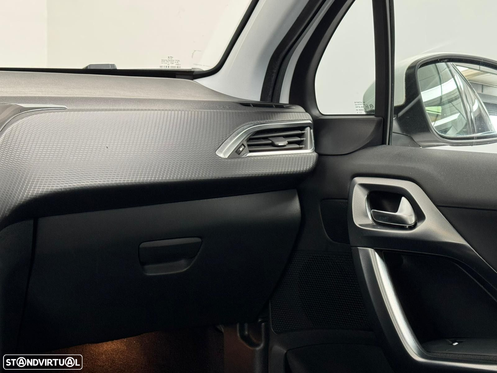 Peugeot 2008 1.2 PureTech Allure - 24
