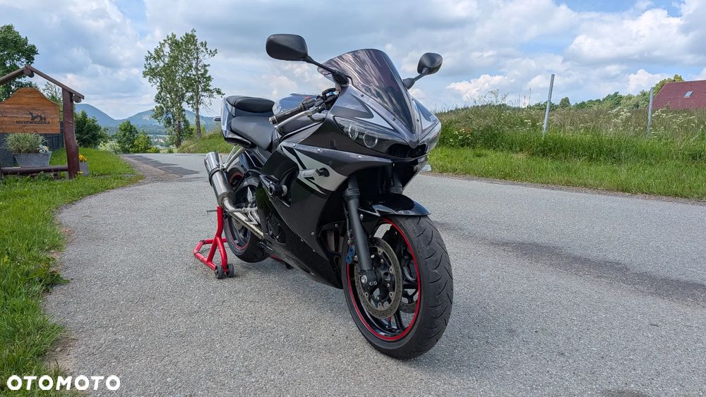 Yamaha R6 - 1