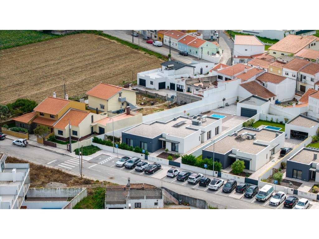 Moradia T4 Térrea com Piscina e Garagem, para venda, em Peniche - Grande imagem: 3/36