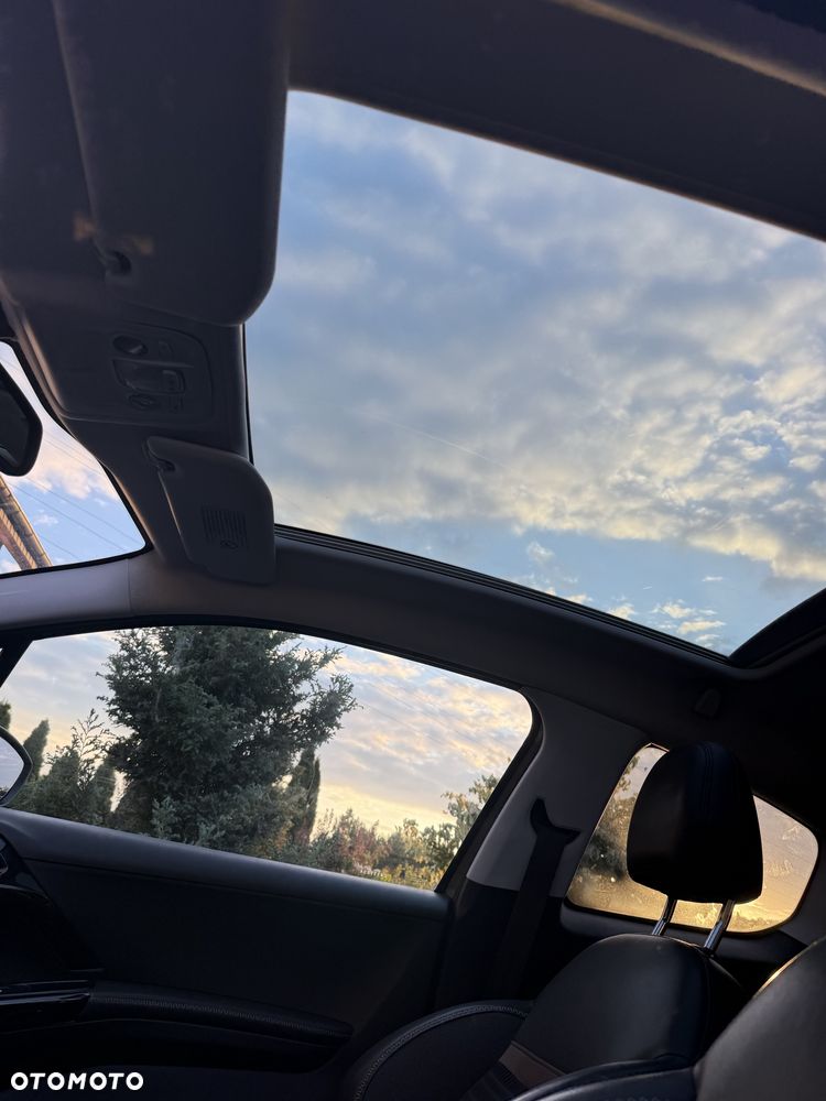 Peugeot 208 - 5