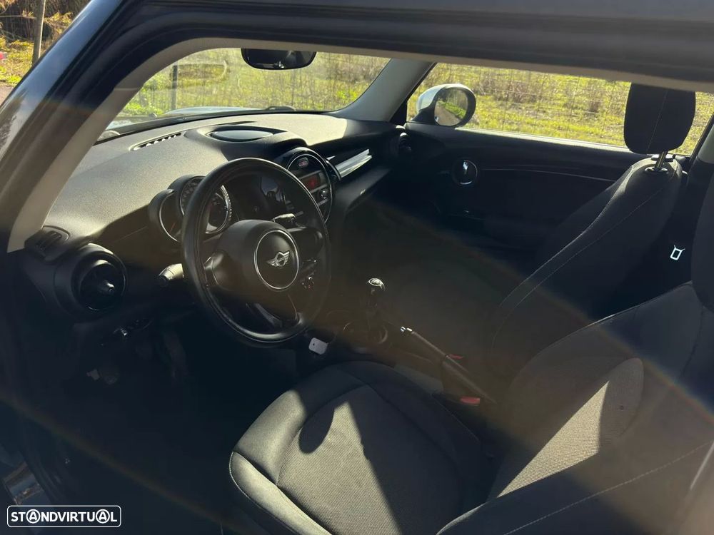 MINI 3 Portas One D - 10