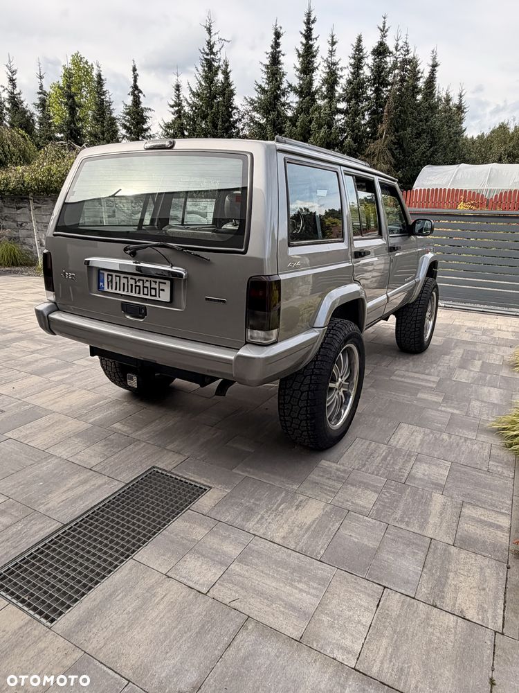 Jeep Cherokee - 2