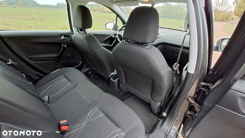 Peugeot 208 - 19