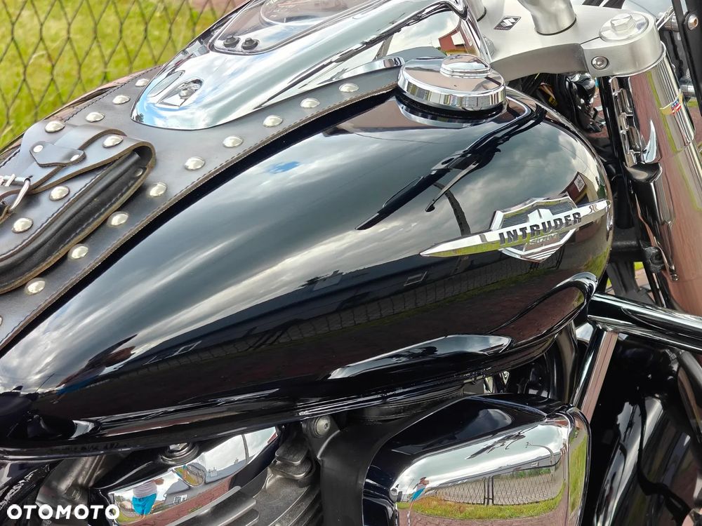 Suzuki Intruder - 12