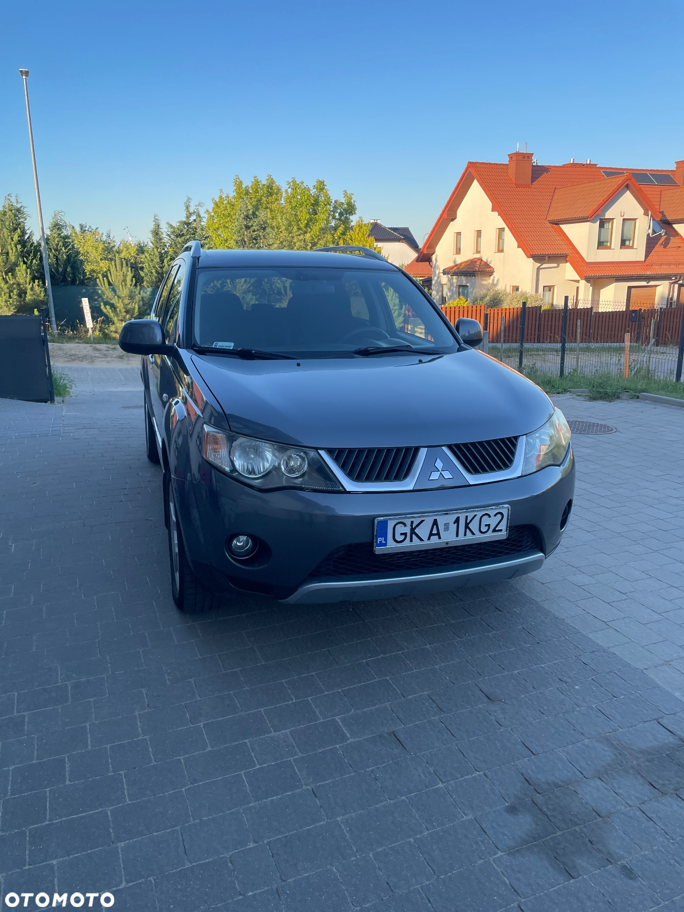 Mitsubishi Outlander - 2
