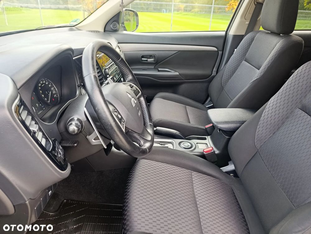 Mitsubishi Outlander 2.2 DI-D 4WD Automatik Instyle - 12