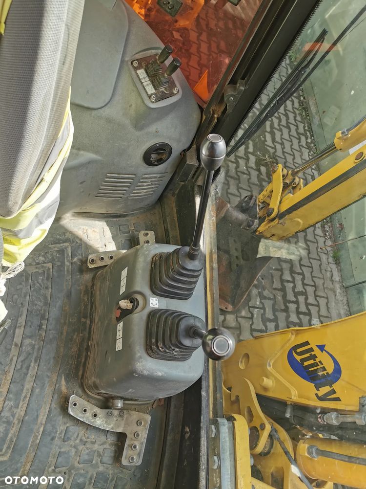 Komatsu WB 93S-5E0 - 9