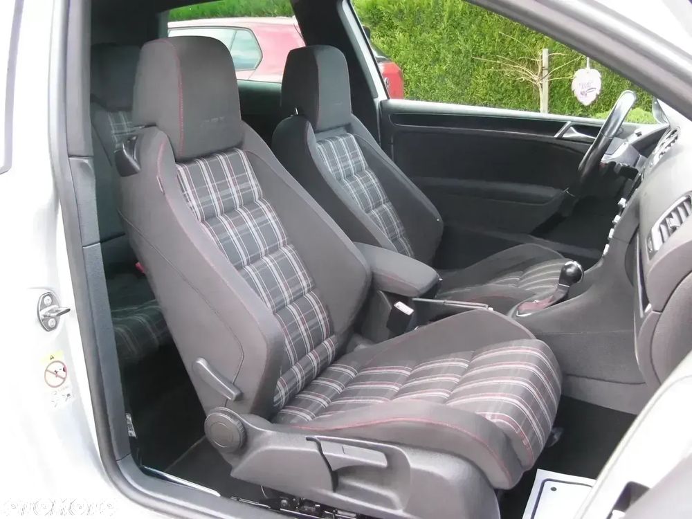 Volkswagen Golf 2.0 GTI DSG - 11