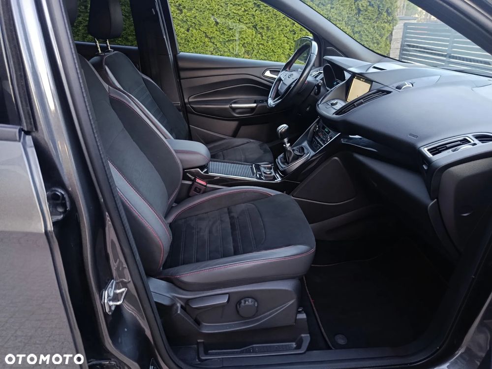 Ford Kuga 1.5 EcoBoost 2x4 ST-Line - 22