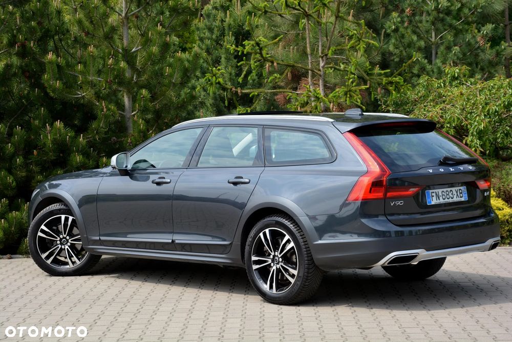 Volvo V90 Cross Country - 13