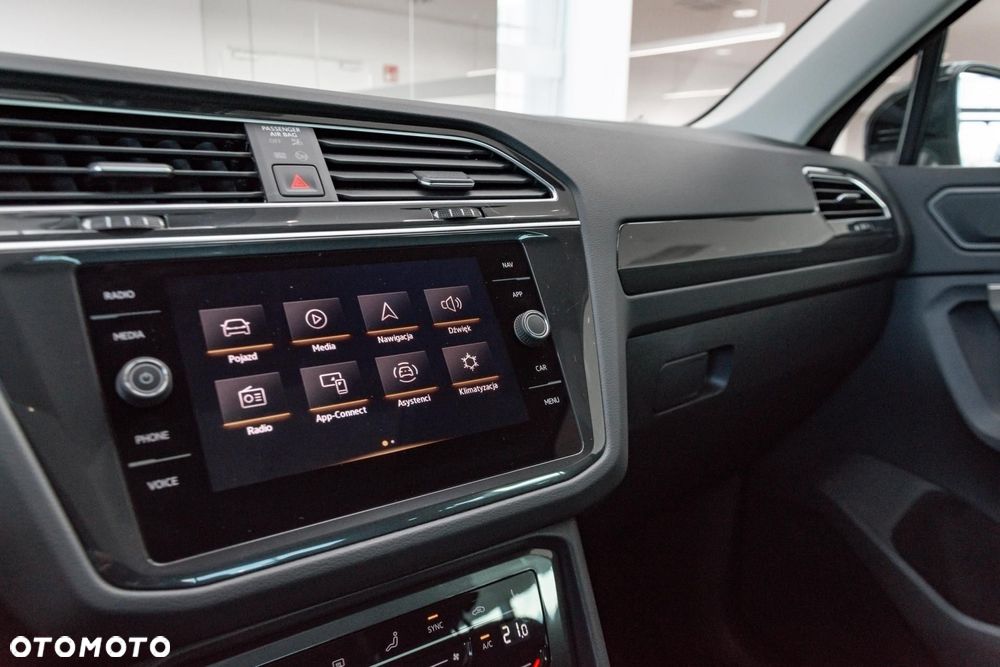 Volkswagen Tiguan - 19