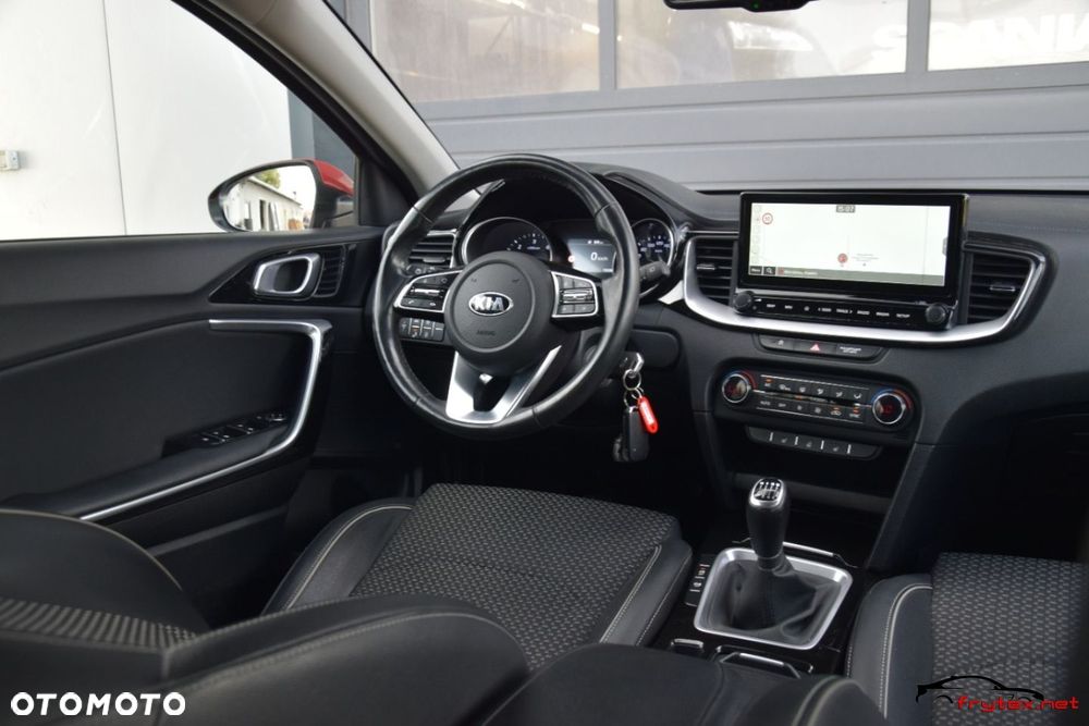 Kia XCeed - 26